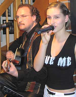 Sängerin Anja Damaschek und Gitarrist Torsten Karow