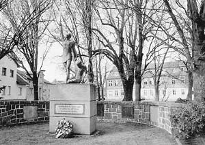 Neu eingeweihtes Denkmal auf Ströbitzer Dorfanger