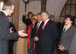 Superintendent Matthias Blume zeigte Klaus Wowereit die frisch sanierte Oberkirche, in der am Donnerstag Baustellenabschlussfest gefeiert wurde 