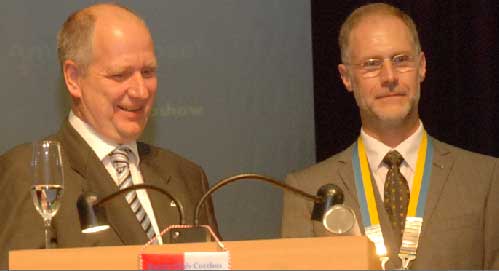 Martin Muthmann (l.) übernahm turnusmäßig die Präsidentschaft des Rotary Club Cottbus von Dr. Tobias Flöter